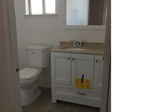 2nd image of 4252 Woodlawn Ave APT 1