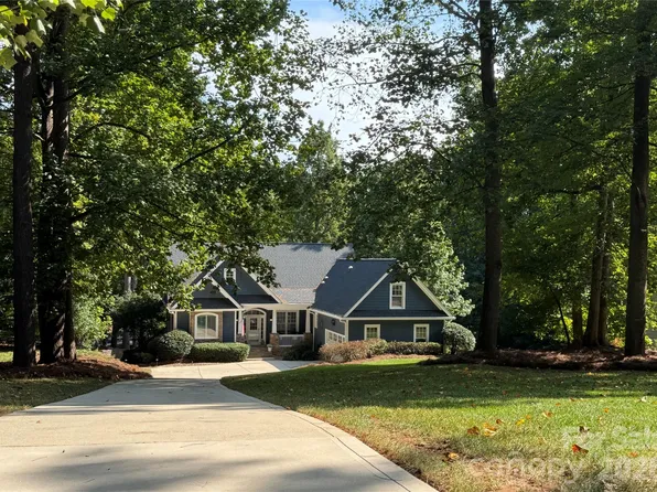 9040 Fair Oak Dr, Sherrills Ford, NC 28673