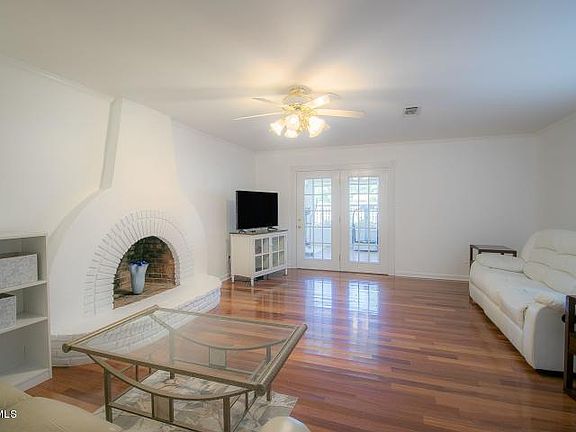 3rd image of 129 Pirate Ave