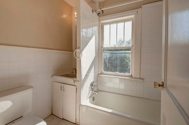 1012 10th Street Up Bathroom