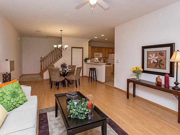 4th image of 1030 NE Hyacinth Ln