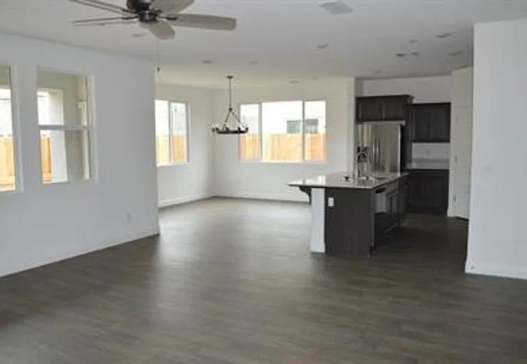 2447 Quesada Dr — Photo 3
