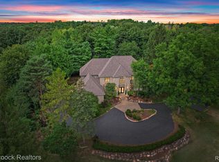 60 Kingsley Manor Dr, Bloomfield Hills, MI 48304