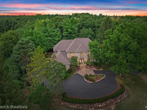 60 Kingsley Manor Dr, Bloomfield Hills, MI 48304