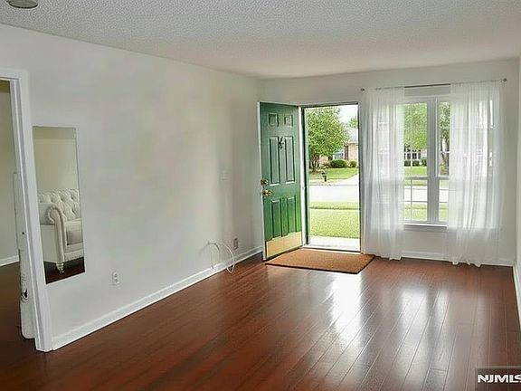 2nd image of 727 Pepperidge Rd