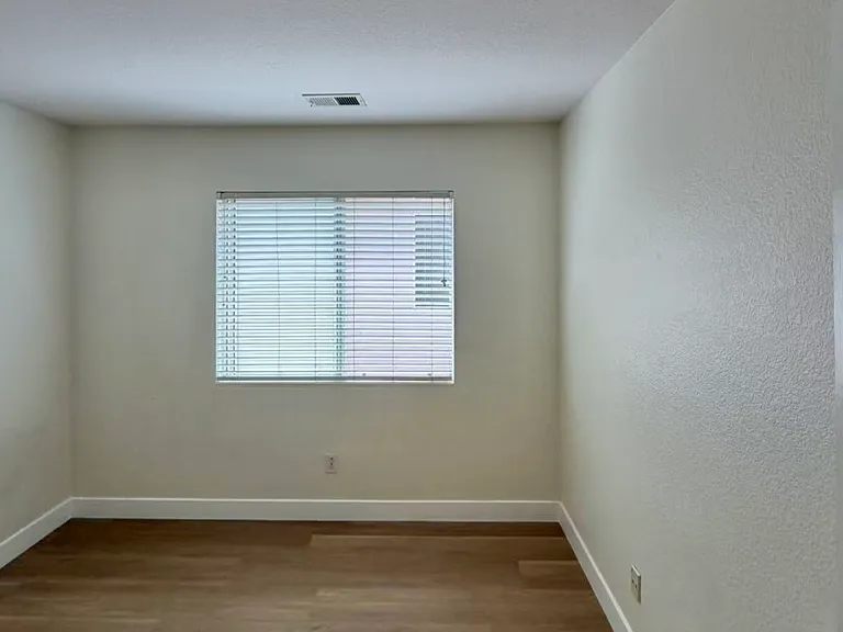1209 Madrigal Ct — Photo 15