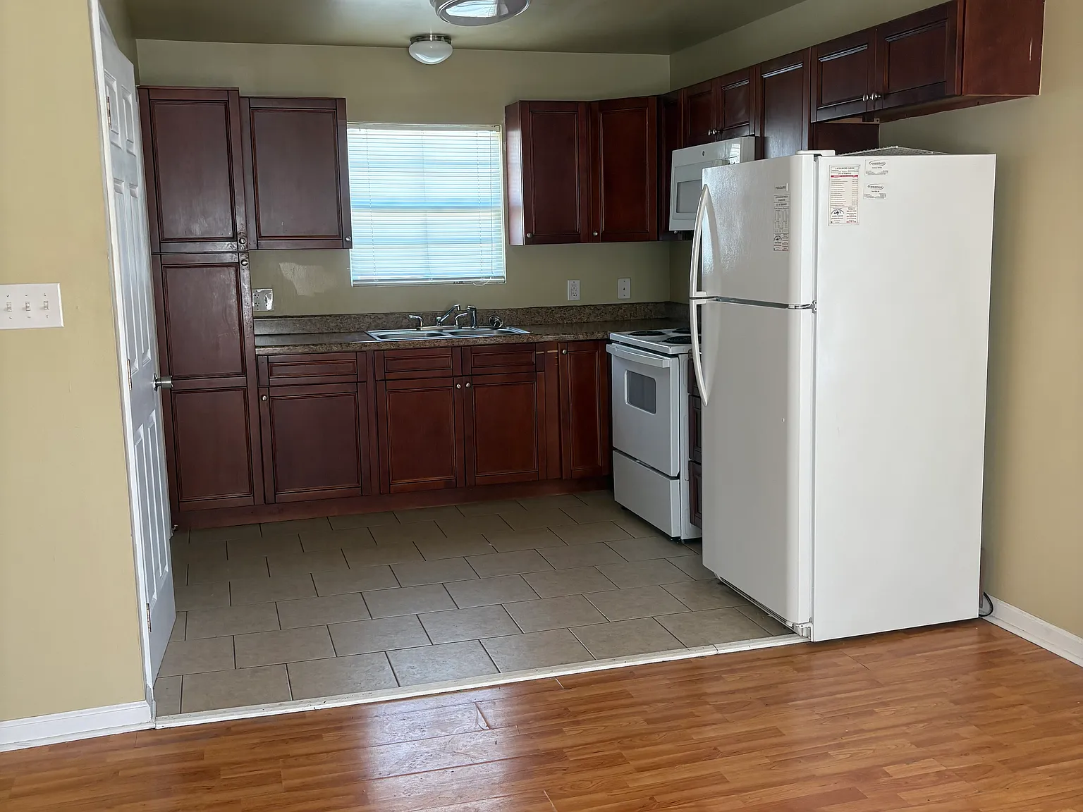 3 bed, 1200 sqft, $1,250 — Photo 3