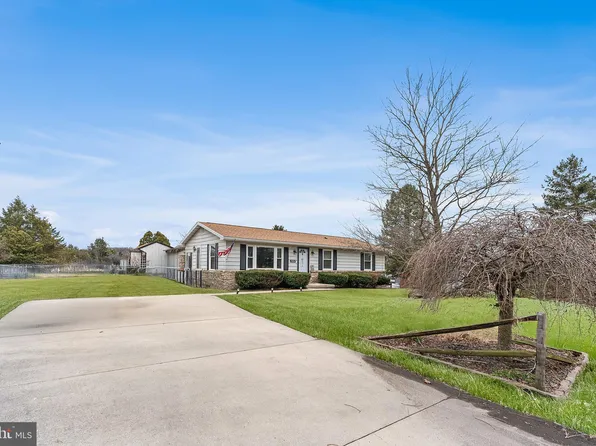 1980 Quigley Dr, Chambersburg, PA 17202