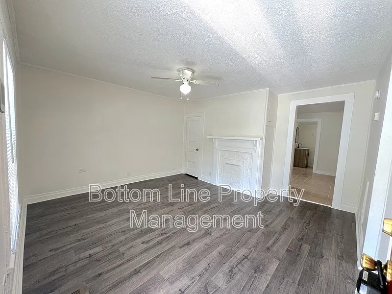2 bed, 1.0 bath, 706 sqft, $1,300 — Photo 4