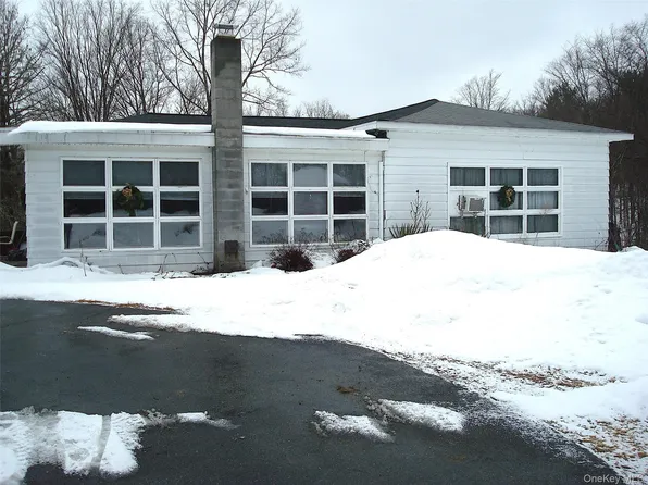 220-224 Hobbs Ln, Clinton Corners, NY 12514