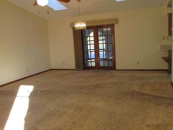 3rd image of 3201 NE 31st Ave