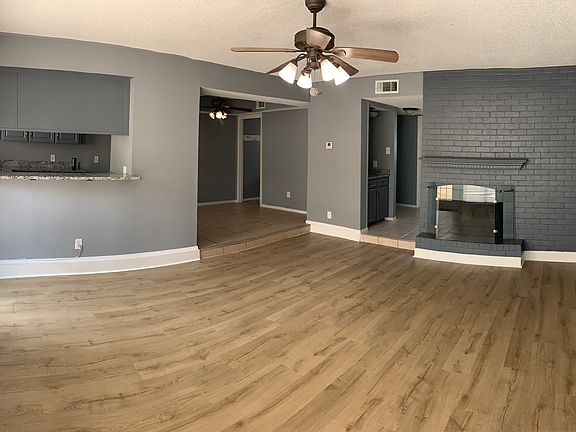 3rd image of 1943 Shorewood Dr