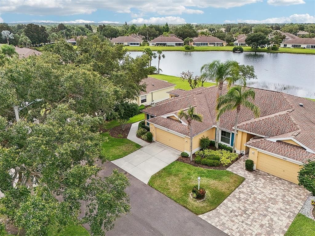 2218 Brookfield Greens Cir #82