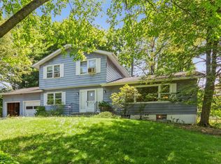 39 Thornwood Dr, Poughkeepsie, NY 12603