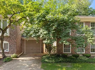 250 Stone Manor Cir, Batavia, IL 60510