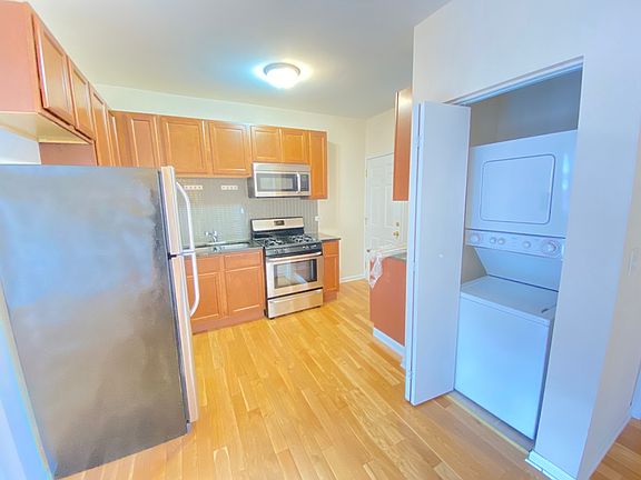 4th image of 6421 N Greenview Ave APT 3W
