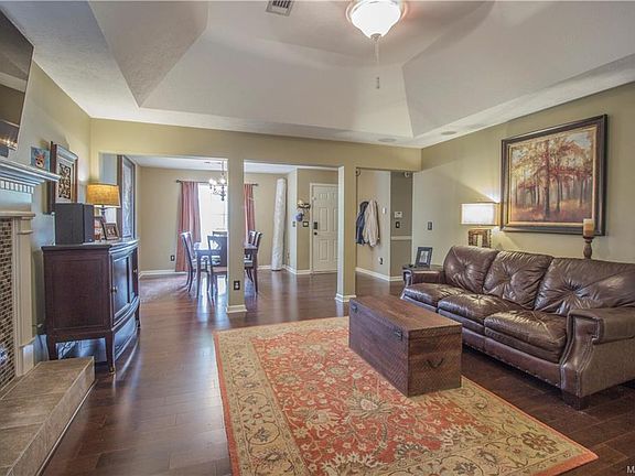 3rd image of 643 Chatsworth Dr