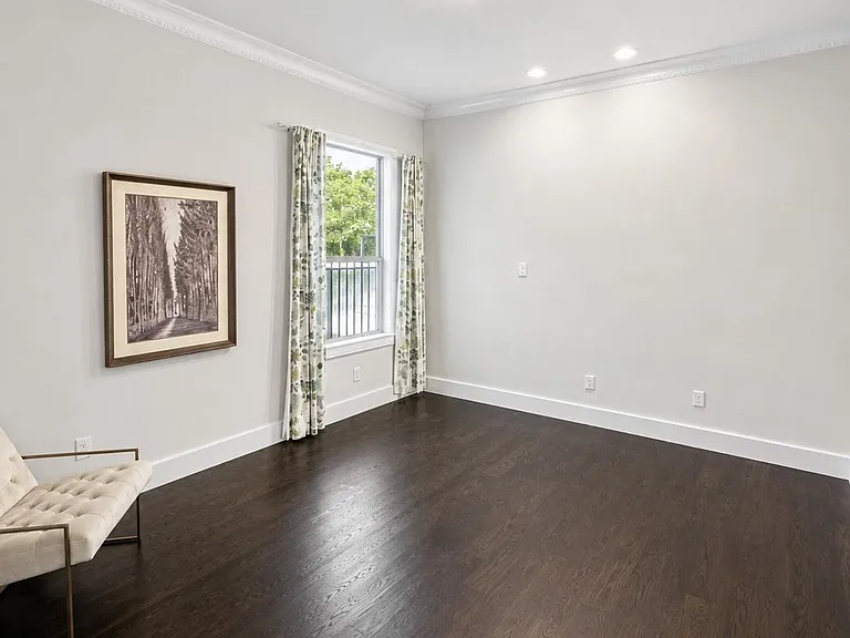 2211 Worthington St — Photo 22