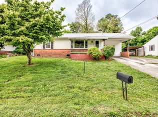 606 S 13th St, La Follette, TN 37766