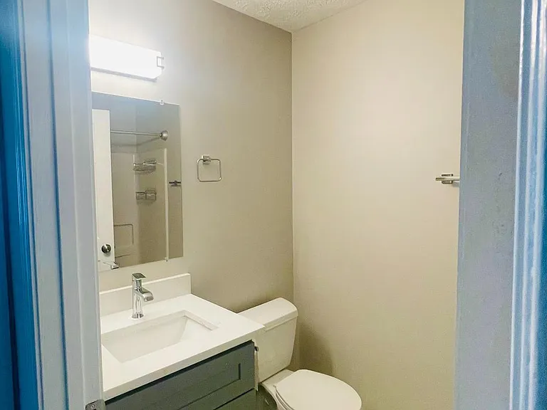 2137 Wainwright Ct #1C — Photo 12