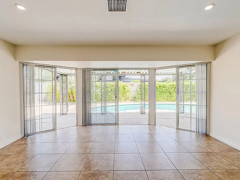 557 Canosa Ave — Photo 2