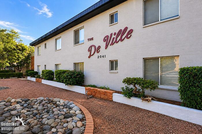 1st image of 2041 W Berridge Ln APT 1