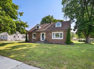 1537 Iris Dr, Manitowoc, WI 54220