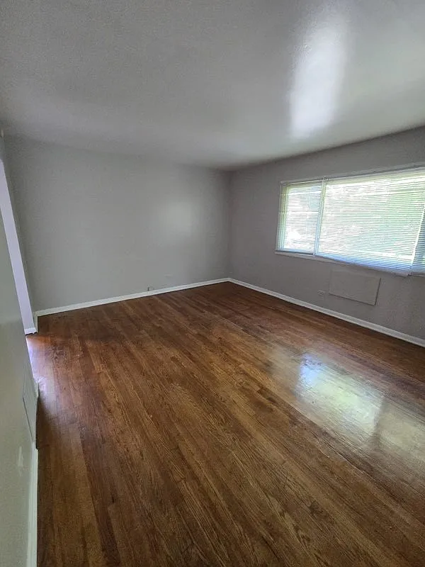 2 bed, 900 sqft, $1,300 — Photo 3