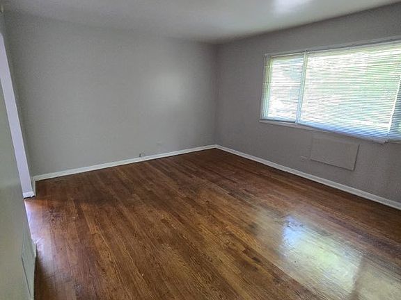 3rd image of 7530 S Saginaw Ave APT 3A