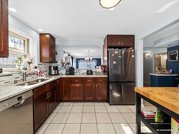 4th image of 5432 W Windsor Ave APT 3A