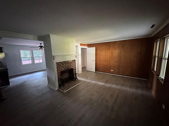 3rd image of 907 Valentine St