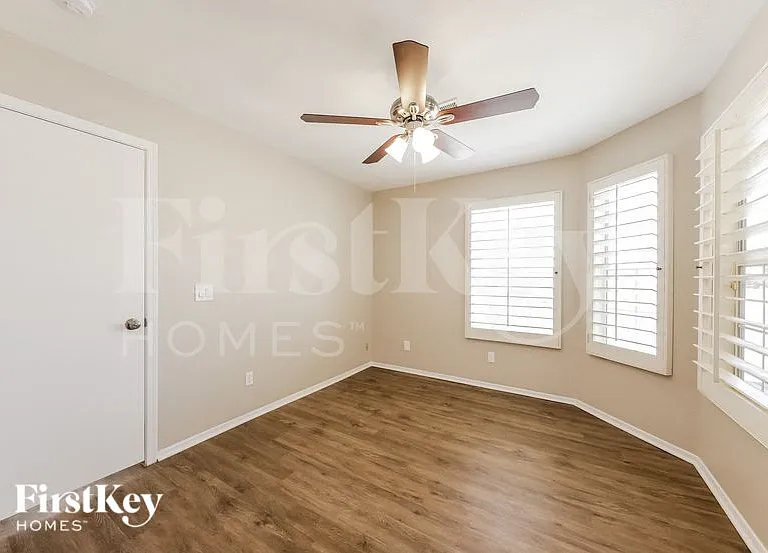 2222 N 90th Ln — Photo 12