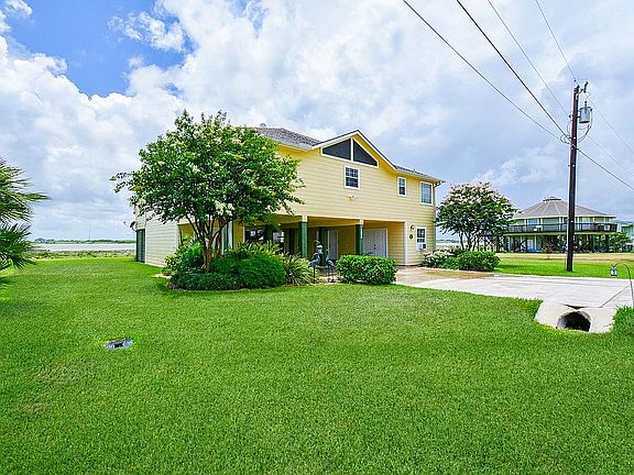3rd image of 1228 W Bayshore Dr