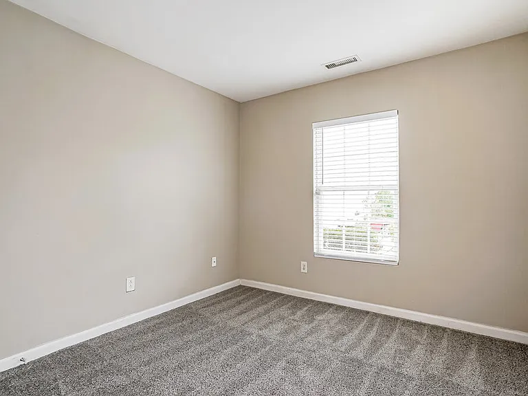 535 Kerriann Ln — Photo 11