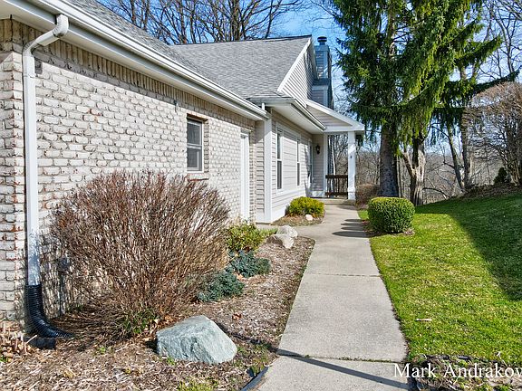 3rd image of 2055 N Cross Creek Dr SE