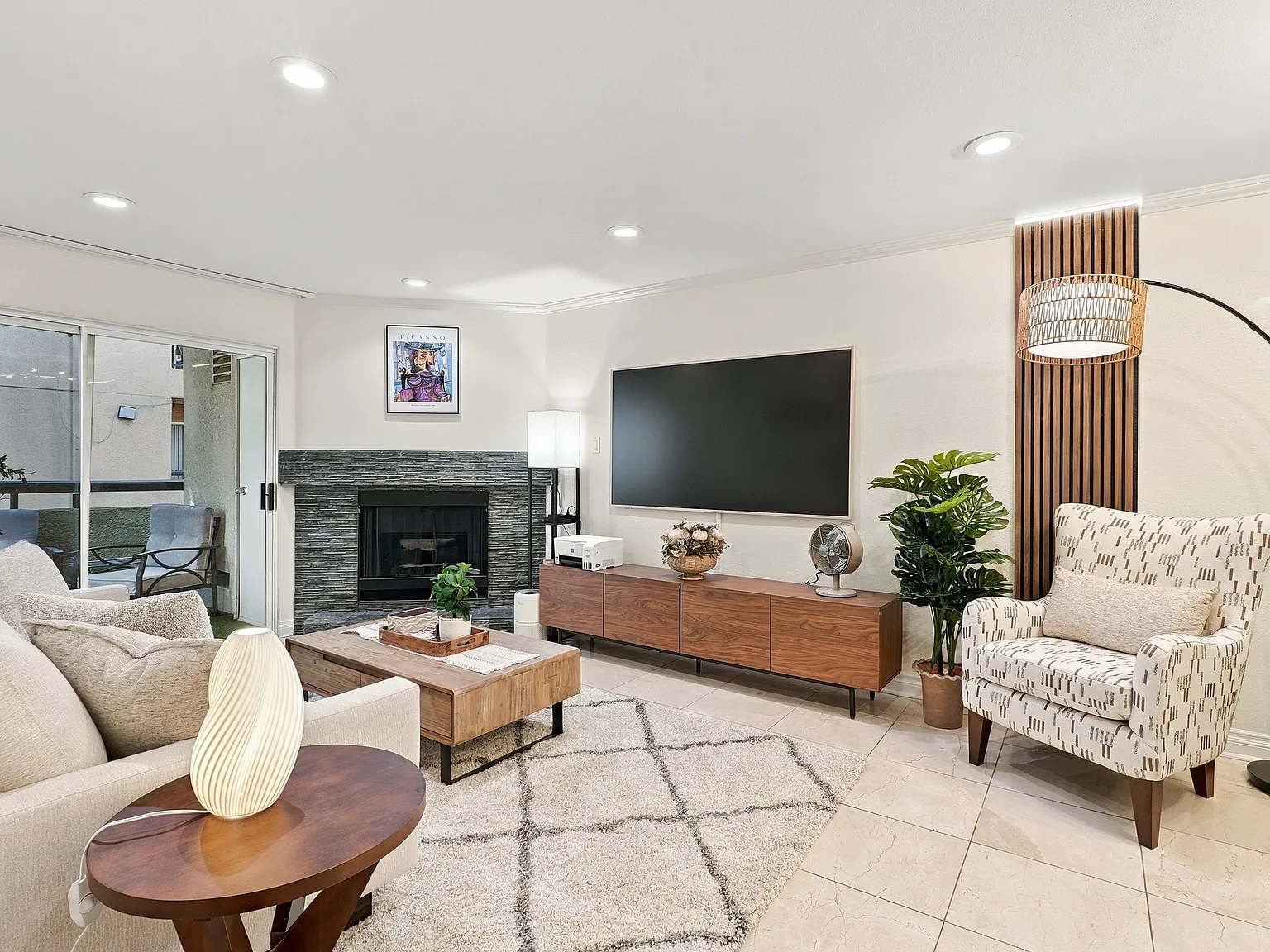5510 Owensmouth Ave — Photo 2