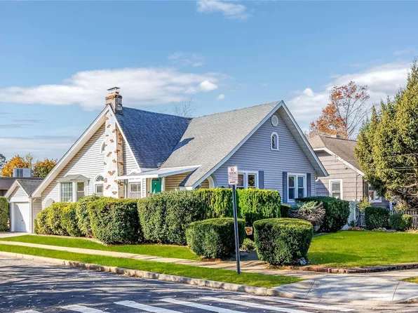 34 Central Parkway, Merrick, NY 11566