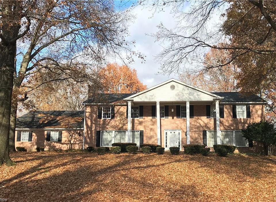 2nd image of 2233 Beechmoor Dr NW