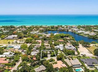 545 Palm Cir W, Naples, FL 34102