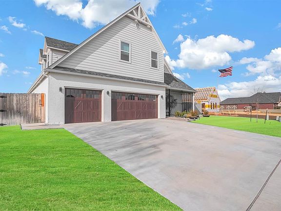 3rd image of 4014 NE Mossy Oak Dr