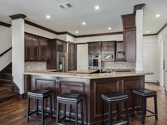 5th image of 6409 Twin Oaks Dr
