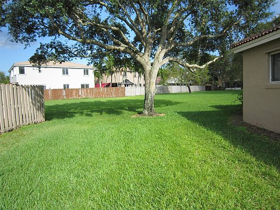 5th image of 1752 SW 109th Terrace #1752