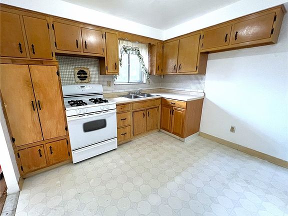 5th image of 107 Vincent Dr