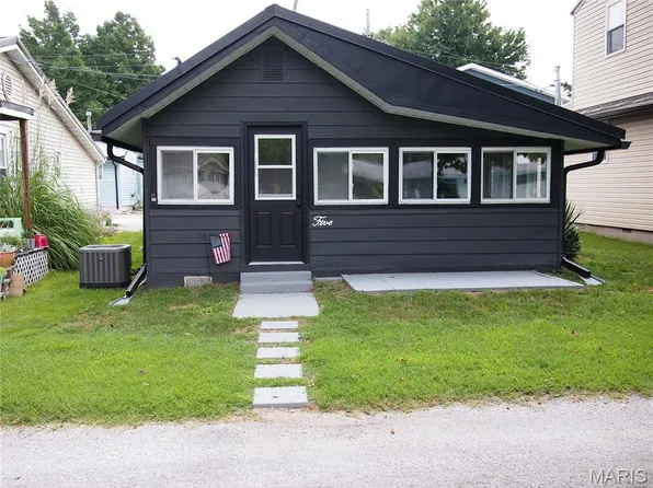 5 Eagle Dr, Sparta, IL 62286