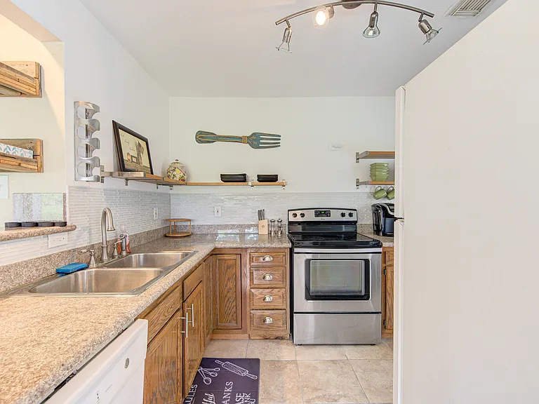5950 Arncliffe Dr — Photo 15