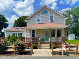 55 Weeks St, Cumberland, RI 02864