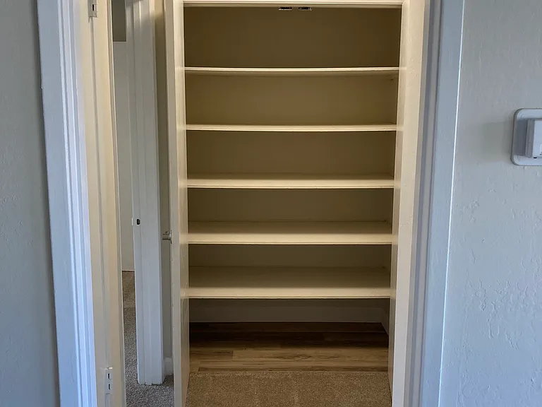 Valley Manor Apartments — Photo 8