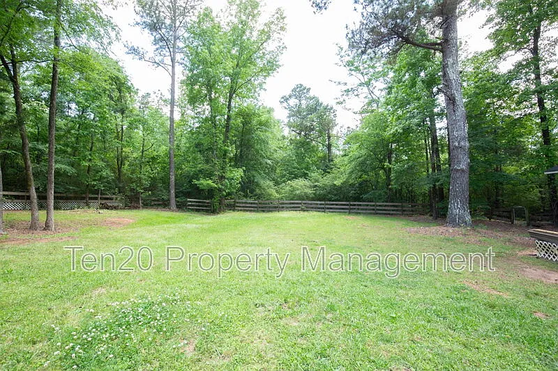3 bed, 2.0 bath, 1419 sqft, $1,700 — Photo 3