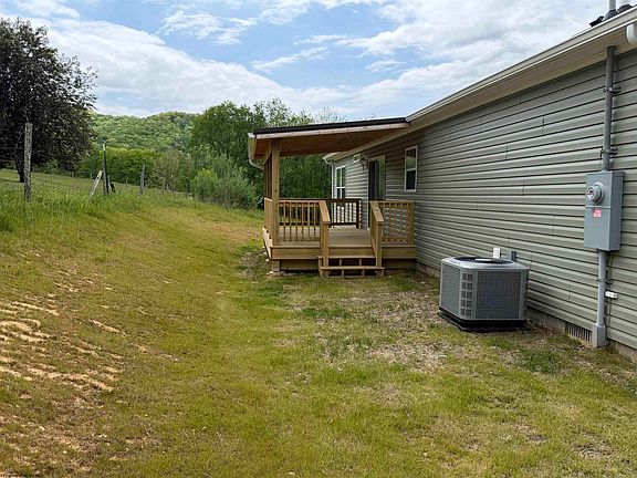 3rd image of 124 Hillside Dr