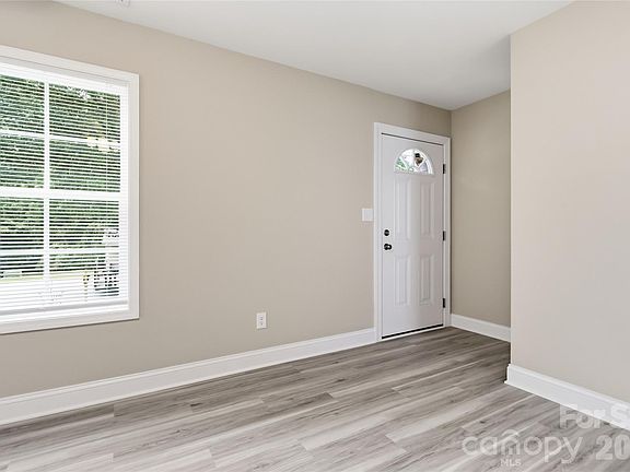 4th image of 412 E McLelland Ave